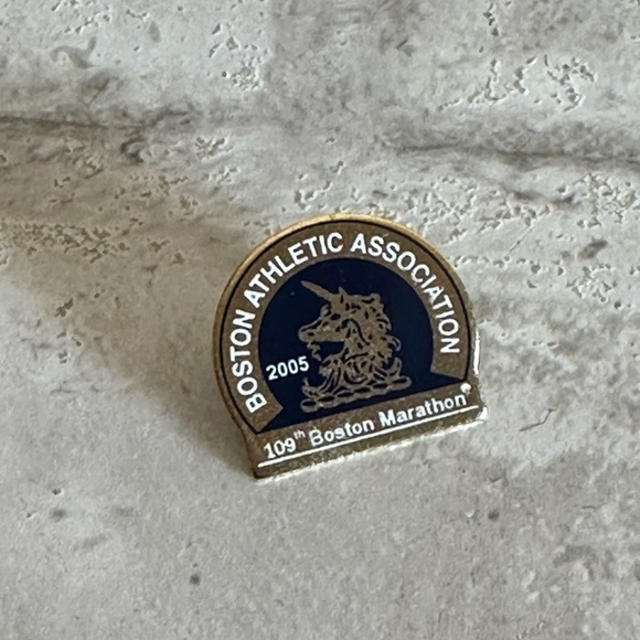 Boston Marathon 2005 109th Anniversary Pin - Picture 1 of 3
